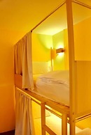 Bed & Beach Hostel Karon