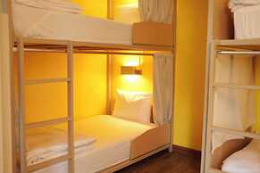 Bed & Beach Hostel Karon