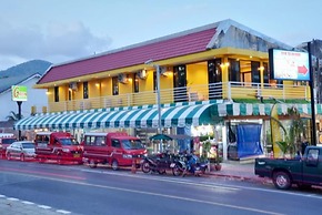 Bed & Beach Hostel Karon