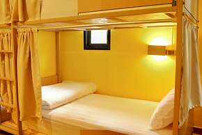 Bed & Beach Hostel Karon