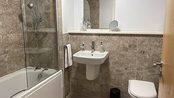 Apartment - Sleeps 4, Pets Allowed & Parking