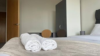 Apartment - Sleeps 4, Pets Allowed & Parking