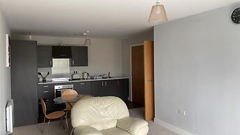 Apartment - Sleeps 4, Pets Allowed & Parking