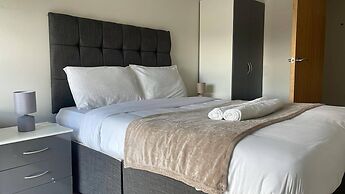 Apartment - Sleeps 4, Pets Allowed & Parking