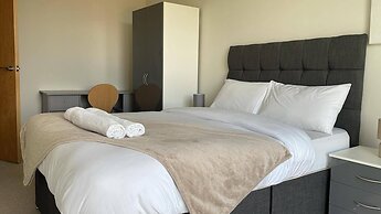 Apartment - Sleeps 4, Pets Allowed & Parking