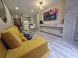 Warm fireplace and Patio - Smart TV