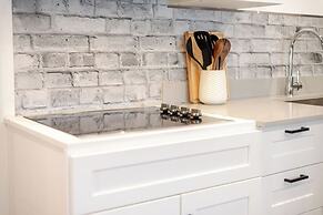 Theatre Hotel by Lodgo