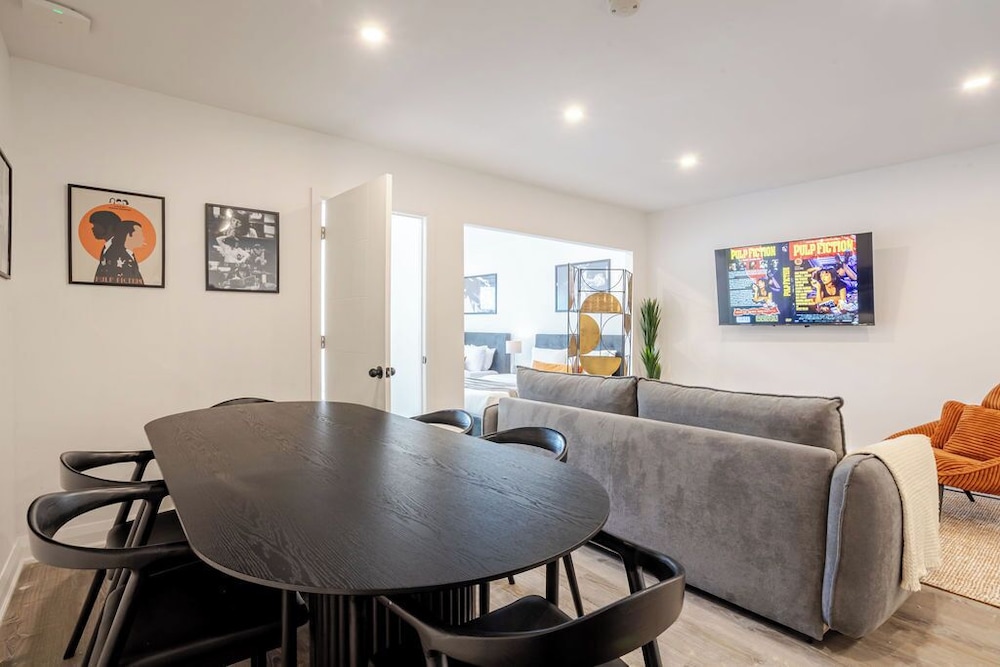 Theatre Hotel by Lodgo