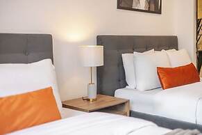 Theatre Hotel by Lodgo
