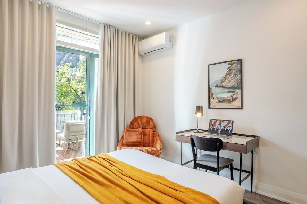 Theatre Hotel by Lodgo