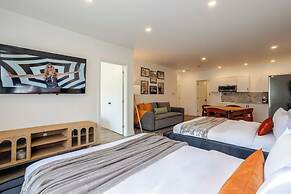 Theatre Hotel by Lodgo
