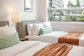 Theatre Hotel by Lodgo