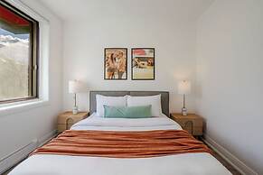 Theatre Hotel by Lodgo