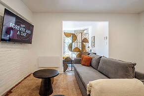 Theatre Hotel by Lodgo