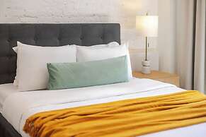 Theatre Hotel by Lodgo