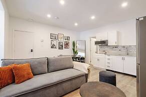 Theatre Hotel by Lodgo