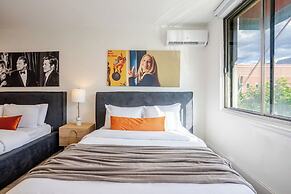 Theatre Hotel by Lodgo