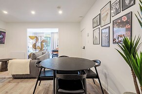 Theatre Hotel by Lodgo