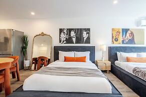 Theatre Hotel by Lodgo