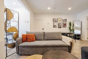 Theatre Hotel by Lodgo