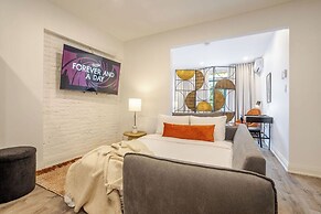 Theatre Hotel by Lodgo