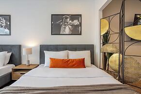 Theatre Hotel by Lodgo