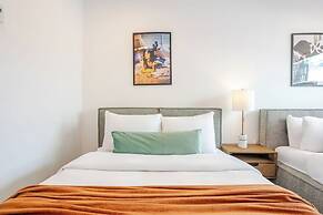 Theatre Hotel by Lodgo