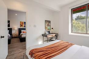 Theatre Hotel by Lodgo