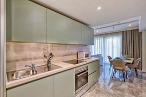 Official Mercury Suites With Rooftop Pool Access