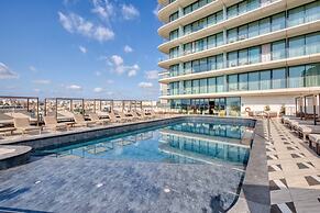 Official Mercury Suites With Rooftop Pool Access
