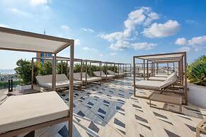 Official Mercury Suites With Rooftop Pool Access
