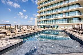 Official Mercury Suites With Rooftop Pool Access