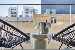 Official Mercury Suites With Rooftop Pool Access