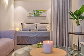 Official Mercury Suites With Rooftop Pool Access