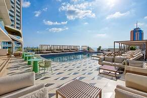 Official Mercury Suites With Rooftop Pool Access
