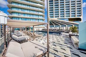 Official Mercury Suites With Rooftop Pool Access