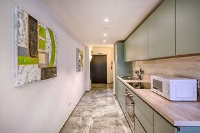 Official Mercury Suites With Rooftop Pool Access