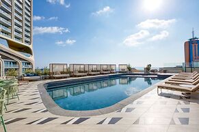 Official Mercury Suites With Rooftop Pool Access