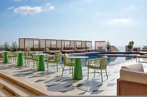 Official Mercury Suites With Rooftop Pool Access