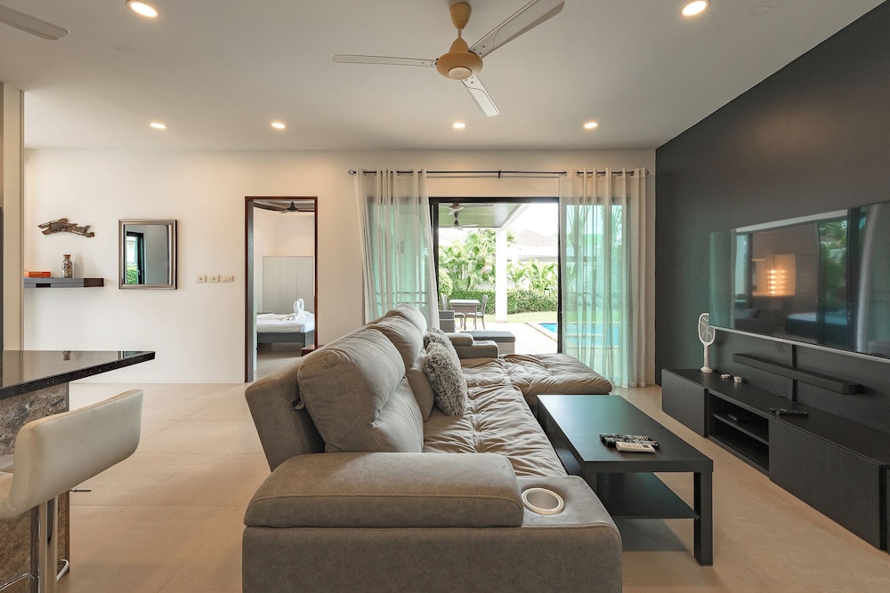 4Br Near Pier Private Pool & Garden V246