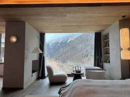 Siguniang Mountain Star Moon Cliff Hotel