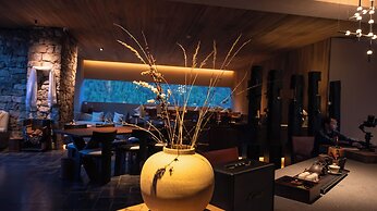 Siguniang Mountain Star Moon Cliff Hotel