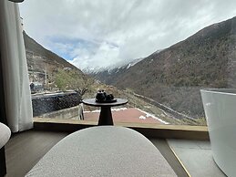 Siguniang Mountain Star Moon Cliff Hotel