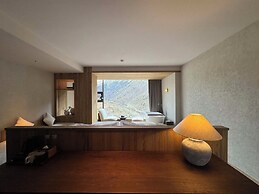 Siguniang Mountain Star Moon Cliff Hotel