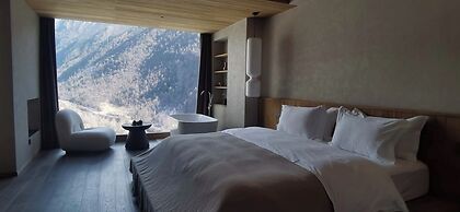 Siguniang Mountain Star Moon Cliff Hotel