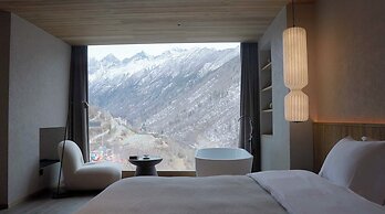 Siguniang Mountain Star Moon Cliff Hotel