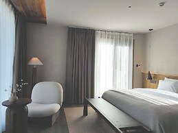 Siguniang Mountain Star Moon Cliff Hotel