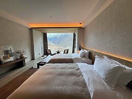 Siguniang Mountain Star Moon Cliff Hotel
