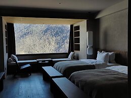 Siguniang Mountain Star Moon Cliff Hotel