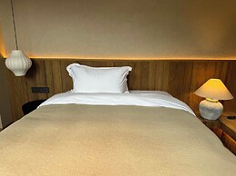 Siguniang Mountain Star Moon Cliff Hotel